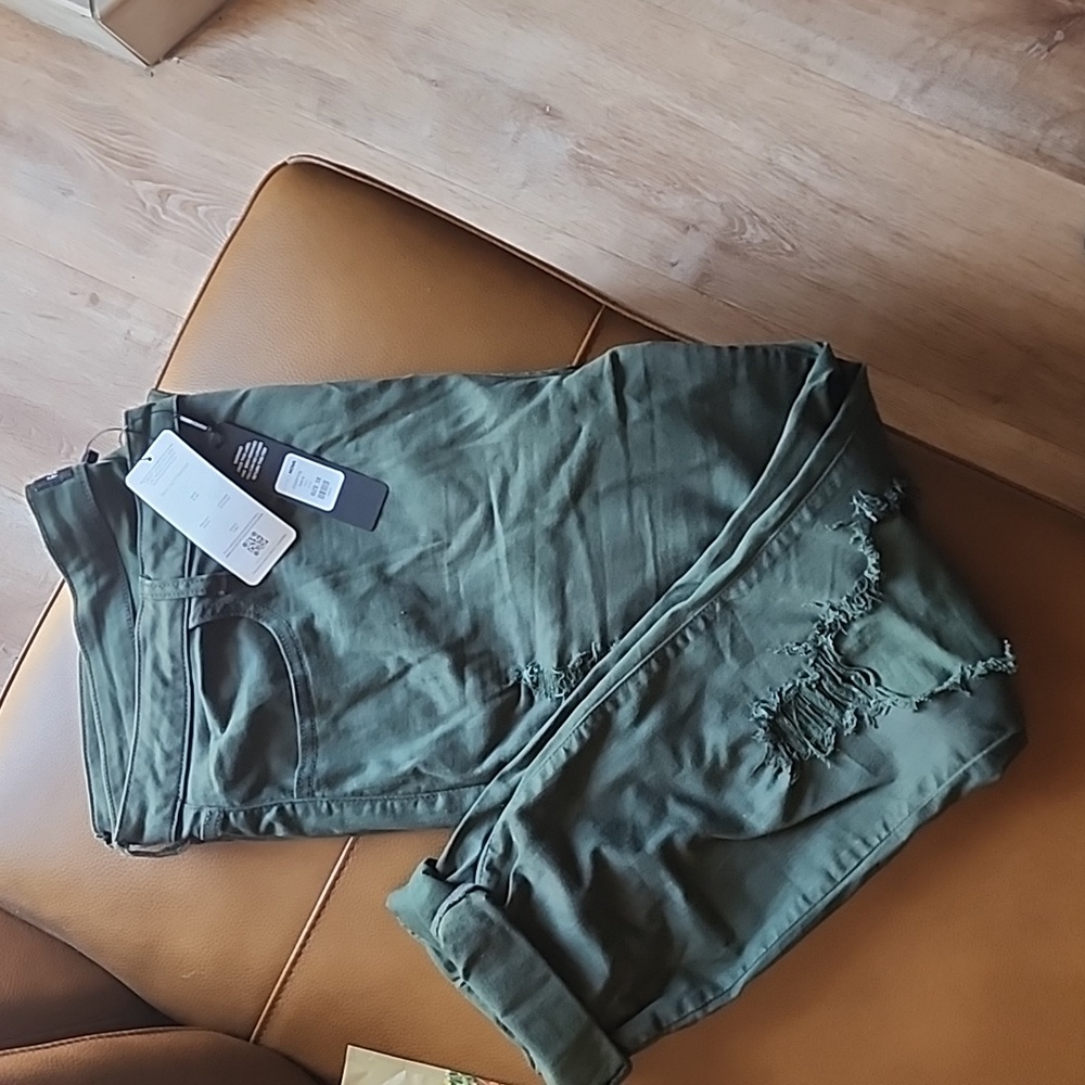 NWT Olive Ripped Skinny Jeans